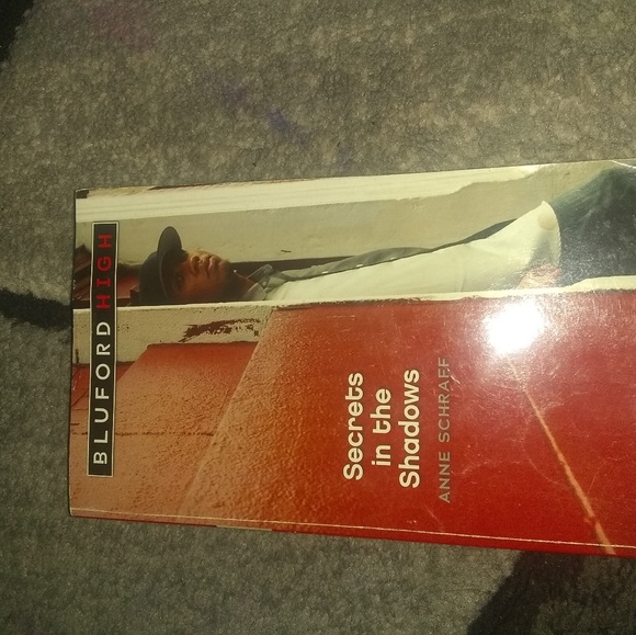 Books - Picture 5 of 8